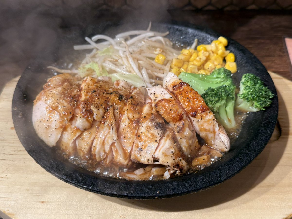 gggoodsan3737's tweet photo. 2日連続でトレーニングしたので、
ステーキロッヂでタンパク質補給💪
一心不乱に筋トレに励めますように🎋
#七夕の日 https://t.co/4DZsTKKaN6