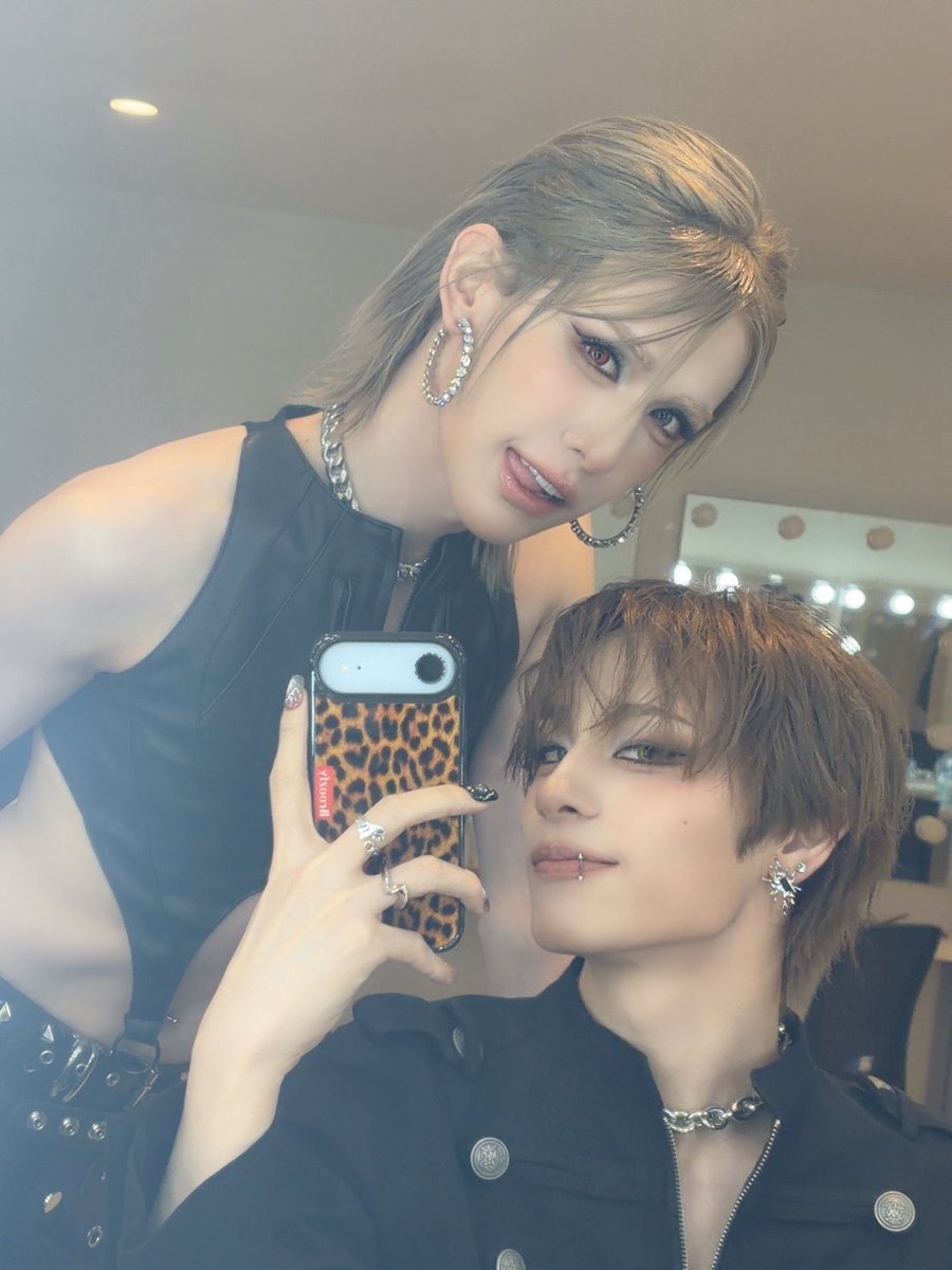xlovglobal's tweet photo. 260707— haru b.stage update 📸

My mommmmm~~ 🐰 Happy birthday~~~~!!!

It's already the second time we've gotten to celebrate your birthday since becoming XLOV!!!

I know I'm always saying thank you, but today, since it's your birthday, I want to take this opportunity to tell you just how grateful I am!!
Meeting someone like Wumuti hyung is something that should never have been taken away from my life. You were someone I was meant to meet.

Sometimes I honestly wonder how other people live without Wumuti hyung.
That's how precious you are to me, and I'm sure the other members feel the same. Your presence means so much to all of us, and we simply couldn't do without you!!!!!
Thank you for existing in this world, and thank you for meeting me!!

I'll keep working hard too, so that by looking up to the amazing example you set, I can grow into a wonderful adult as well!!!!

Happy birthday! I love you. ♡

#XLOV #엑스러브 
#HARU #하루
