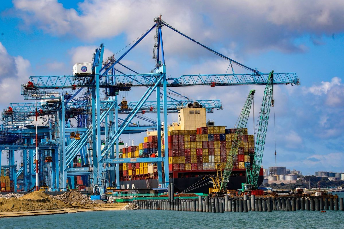 Kenya_Ports's tweet photo. A total of 48 cargo vessels will call the Ports of Mombasa and Lamu over the next 14 days, according to the latest vessel schedule.

The Port of Mombasa is set to handle 43 vessels, comprising 24 container ships, 10 conventional cargo vessels, seven car carriers, and two oil tankers.

Meanwhile, the Port of Lamu is expected to receive five container vessels and two car carriers during the same period.