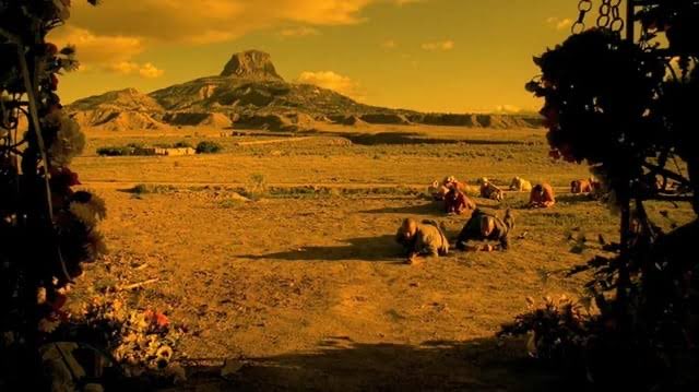 Prezain_LJ's tweet photo. I really don’t know how Hollywood succeeded in making us believe that Mexico doesn’t have a bright blue sky.

American movies often portray Mexico through a visual shorthand known as the “Mexico filter” or “yellow filter,” a heavy sepia or yellow color grade used to depict hot, arid, or dangerous regions.

I grew up thinking that was what Mexican weather was actually like. Realizing that Mexico has bright skies and sunny weather, arguably even more than the United States, was one of the biggest misconceptions I had to unlearn.