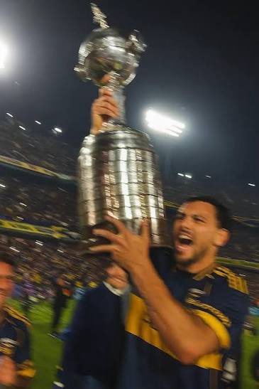 Floro_28's tweet photo. La Copa Libertadores no me parece tan importante, pero lo que le falta de importancia es completamente proporcional a lo injusto que es que Paredes no tenga ningúna Libertadores en Boca. Por lo tanto, nada de subestimarla. Además, mirá lo que es esta imagen. Debe ser nuestra. https://t.co/BndnzKa2M5