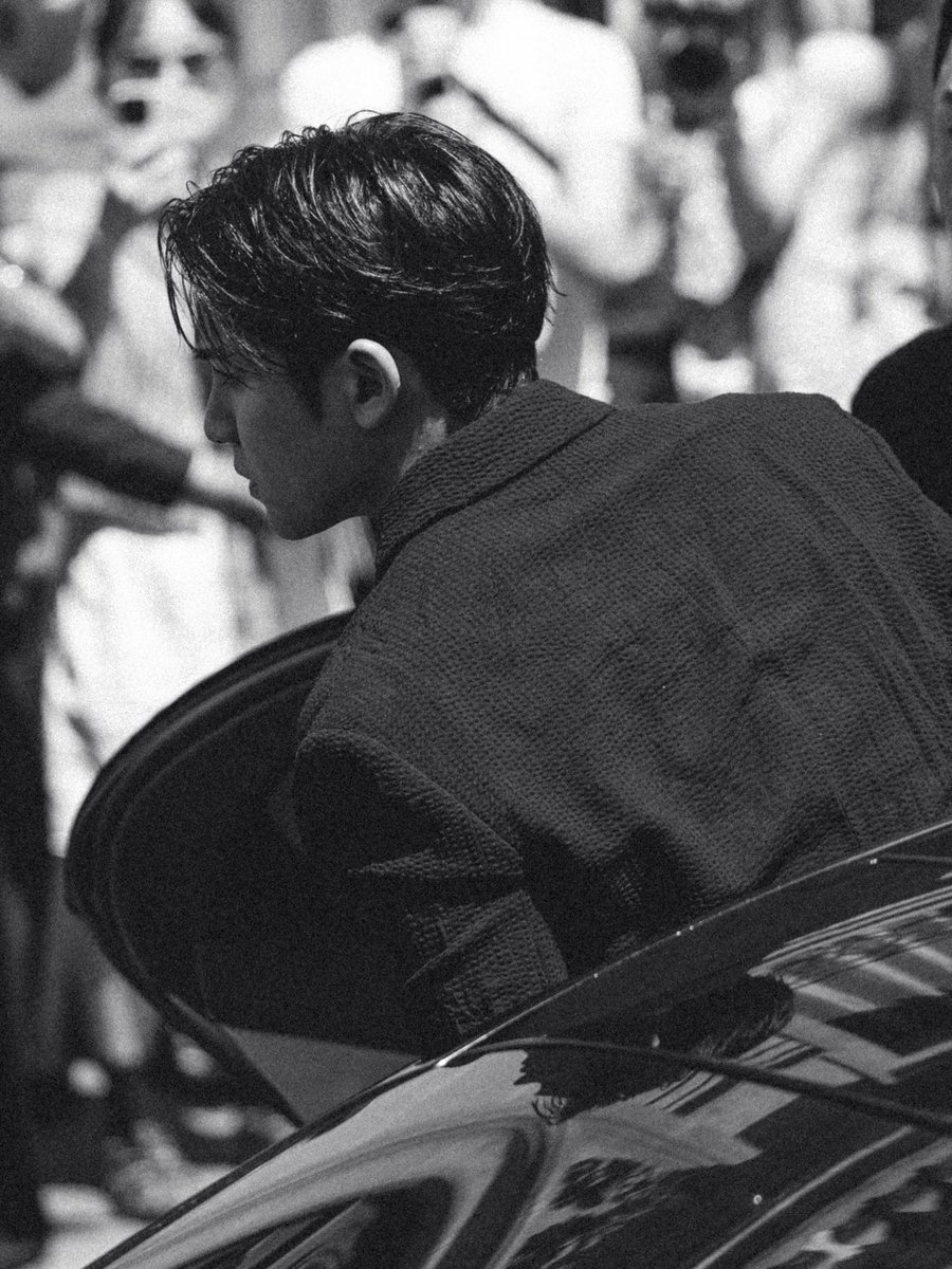 Verniizx's tweet photo. this looks like a scene straight out of a classic film 🥹🎞️🤍 https://t.co/HKiekRhsgt