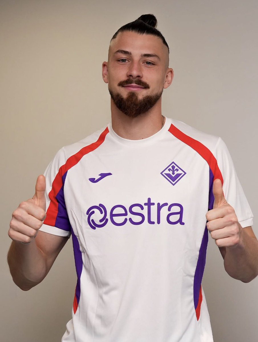 RoFtbl's tweet photo. 24yo centre-back Radu Drăgușin officially unveiled by @acffiorentina on a loan deal with obligation to buy for €19m next year, +10% of a future sale

After 2.5 years at Tottenham, with 11 months spent recovering from an ACL injury, solid place to reboot ✅

#Fiorentina 🟣 https://t.co/isuS1CiS93