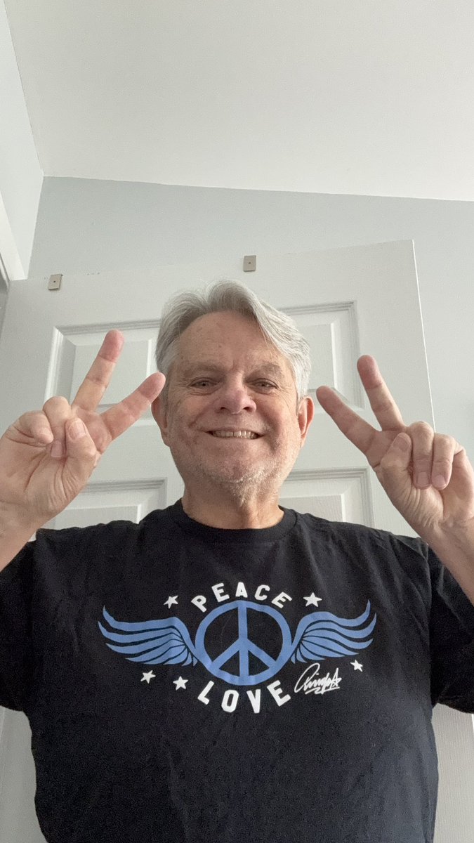 RoopeandRide's tweet photo. @ringostarrmusic Happy Birthday! #PeaceAndLove https://t.co/kuJwJr3aV0