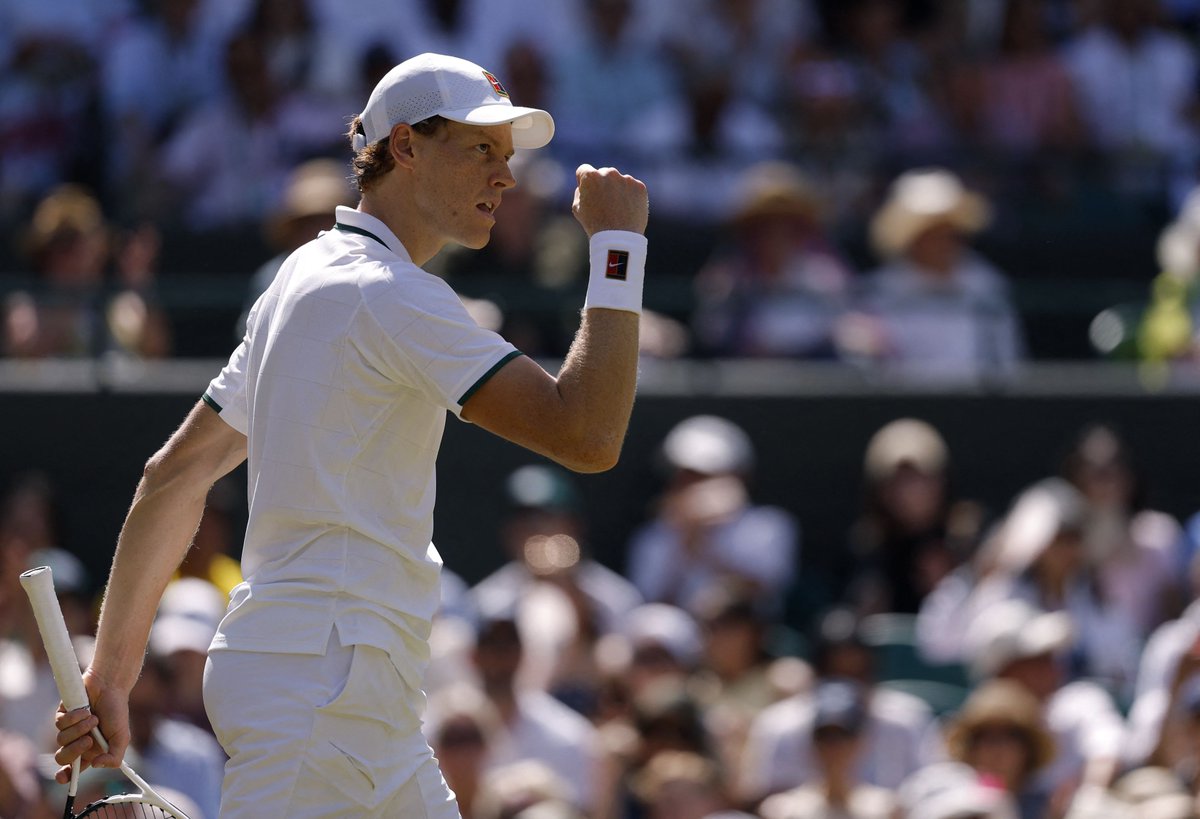 FBartalini's tweet photo. Meglio di così #Struff non poteva giocare, ma alla fine ad avere la meglio è Jannik #Sinner, che si sbarazza del tedesco in 3 set e stacca il pass per le semifinali di #Wimbledon. La freddezza dell'azzurro nei momenti cruciali ha avuto la meglio anche sul caldo londinese. https://t.co/C36fvXV4So