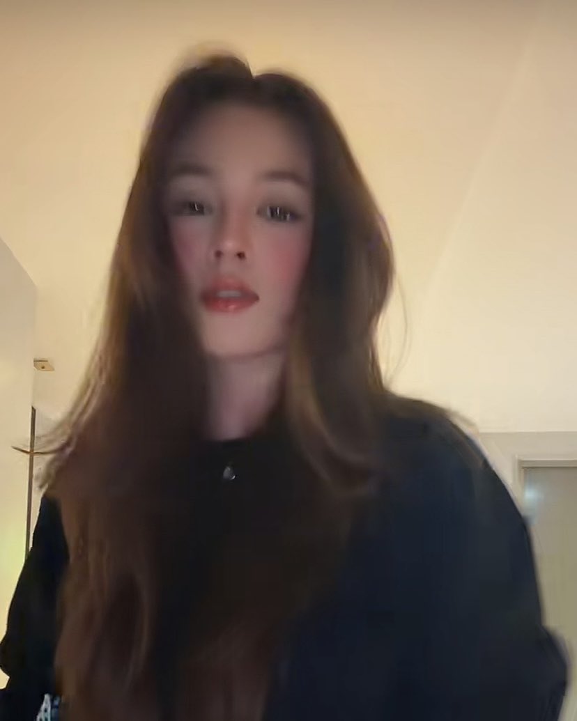 capturedtala's tweet photo. she looks... wow? i cant even form a proper words to define the beauty she has https://t.co/44KOFaGS02