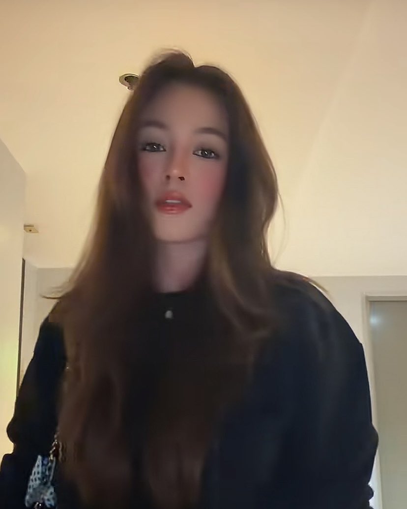 capturedtala's tweet photo. she looks... wow? i cant even form a proper words to define the beauty she has https://t.co/44KOFaGS02