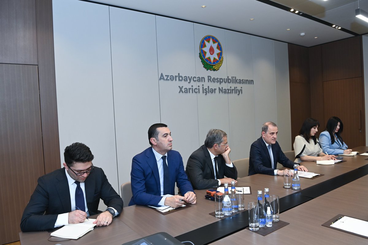 AzerbaijanMFA's tweet photo. Nazir Ceyhun Bayramovun ABŞ Senatının Xarici Əlaqələr Komitəsinin üzvü, senator Stiv Deyns ilə görüşünə dair mətbuat məlumatı

⬇️⬇️⬇️

https://t.co/EB4kyvo77i https://t.co/3Bn9Awf9VN