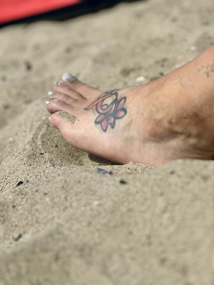 MindiPedes's tweet photo. Beach bumming 🏖️
#toes #bop #whizz #wataa https://t.co/nDixSndnzl