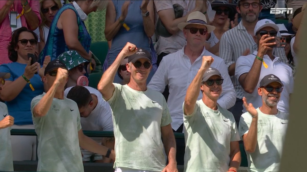 sinnervideos's tweet photo. JANNIK SINNER IS INTO THE SEMIFINALS OF WIMBLEDON 2026!! 

Forza 🦊🌱🤍 https://t.co/nhPCfhaNDq