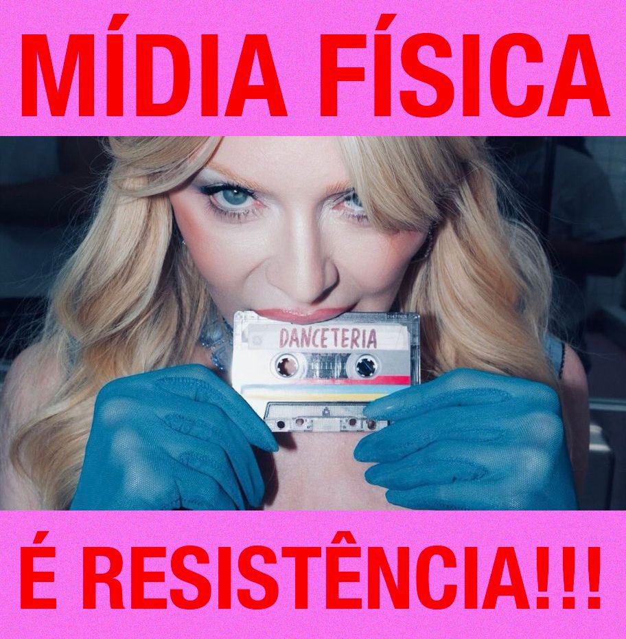 _samsera's tweet photo. Lindo demais andar pelas lojas sábado ver gente comprando e estar quase tudo esgotado 💜 https://t.co/9BUerZng5O