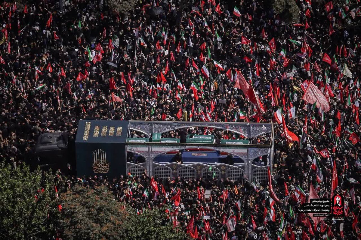 fateme_nbtt's tweet photo. بهترین لقب که برای امام خامنه ای شهید تو ذهنتونه چیه ؟ 
بنویسید بمونه به یادگار 

به نظرم ایشون ایرانی ترین مرد ایران بودن 
ایرانی ترین ایرانی 

#لبيك_يا_خامنه_ای‌ 
#یا_لثارات_الخامنه_ای https://t.co/mzaS3CpCLa
