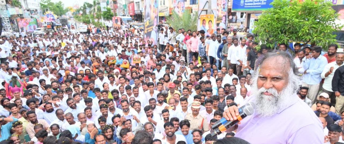 ImJaggaReddy's tweet photo. పుట్టినరోజు వేడుకల్లో జగ్గారెడ్డి మరియు కుటుంబసభ్యులు..
#Jaggareddy
#Jayareddy
#JaggareddyBirthdayCelebrations
#NirmalaJaggareddy
#Sangareddy https://t.co/BrpdnEHX3l
