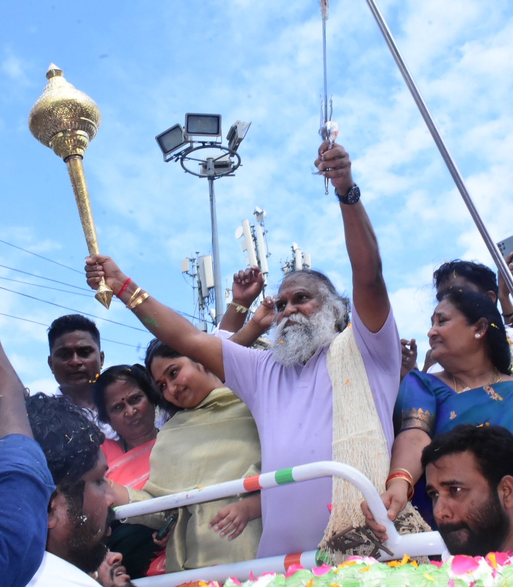 ImJaggaReddy's tweet photo. పుట్టినరోజు వేడుకల్లో జగ్గారెడ్డి మరియు కుటుంబసభ్యులు..
#Jaggareddy
#Jayareddy
#JaggareddyBirthdayCelebrations
#NirmalaJaggareddy
#Sangareddy https://t.co/BrpdnEHX3l