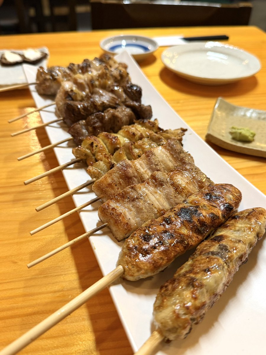 toru_masubuchi's tweet photo. 今日は小学校1年2組の頃からの同級生と飲み。
3人全員自営業。
地元の友達はなぜか自営業だらけです。

飲み終わったら、健康のために散歩がてら歩いて帰宅が最近のルーティンです。 https://t.co/Q6KftOvFE4