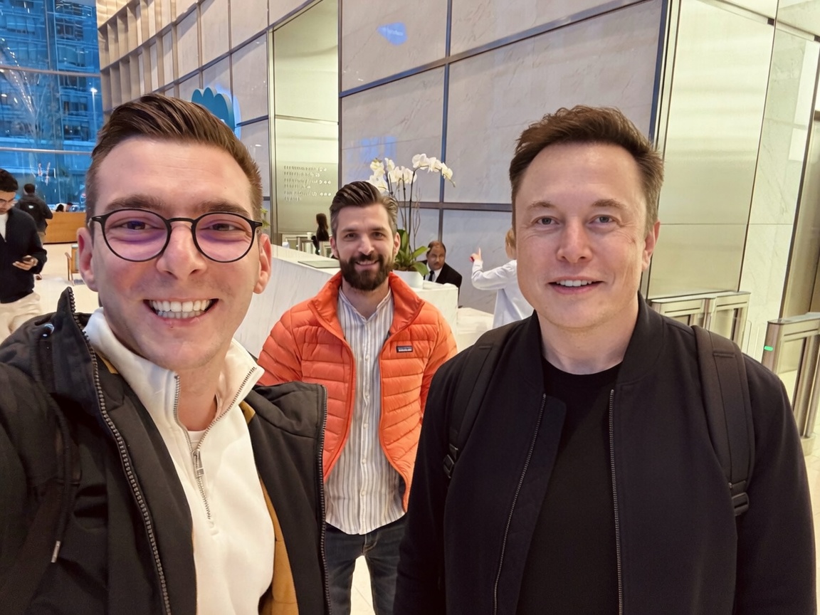 royalmonkie's tweet photo. The @MultiversX community have always thought this could happen, you've waited a long time, Beni and Lucian did it ...but it doesn't stop there, These payment rails are much much bigger than X! #XMN #EGLD #SUI #SOL #ETH NFA. 🎯 https://t.co/w6bumTbLh5