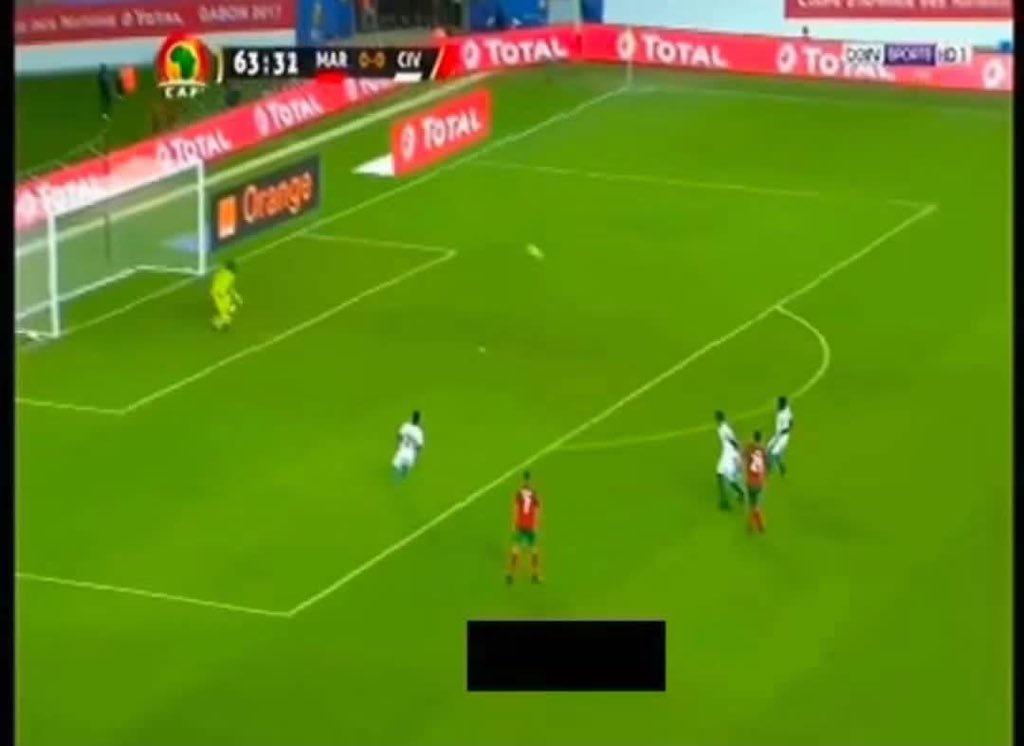 d4ryldixon0's tweet photo. والله ماعمرني غانفرح لا فكندا، ولا فرنسا، ولا فرحت ف2022
قد ما غوتت و هللت فهاد البيت لي الاغلبية هنا ماعاشوش هاد اللحظة ديال تحرير العقدة. 
من هنا بدا كلشي. https://t.co/rVVkTWEpks