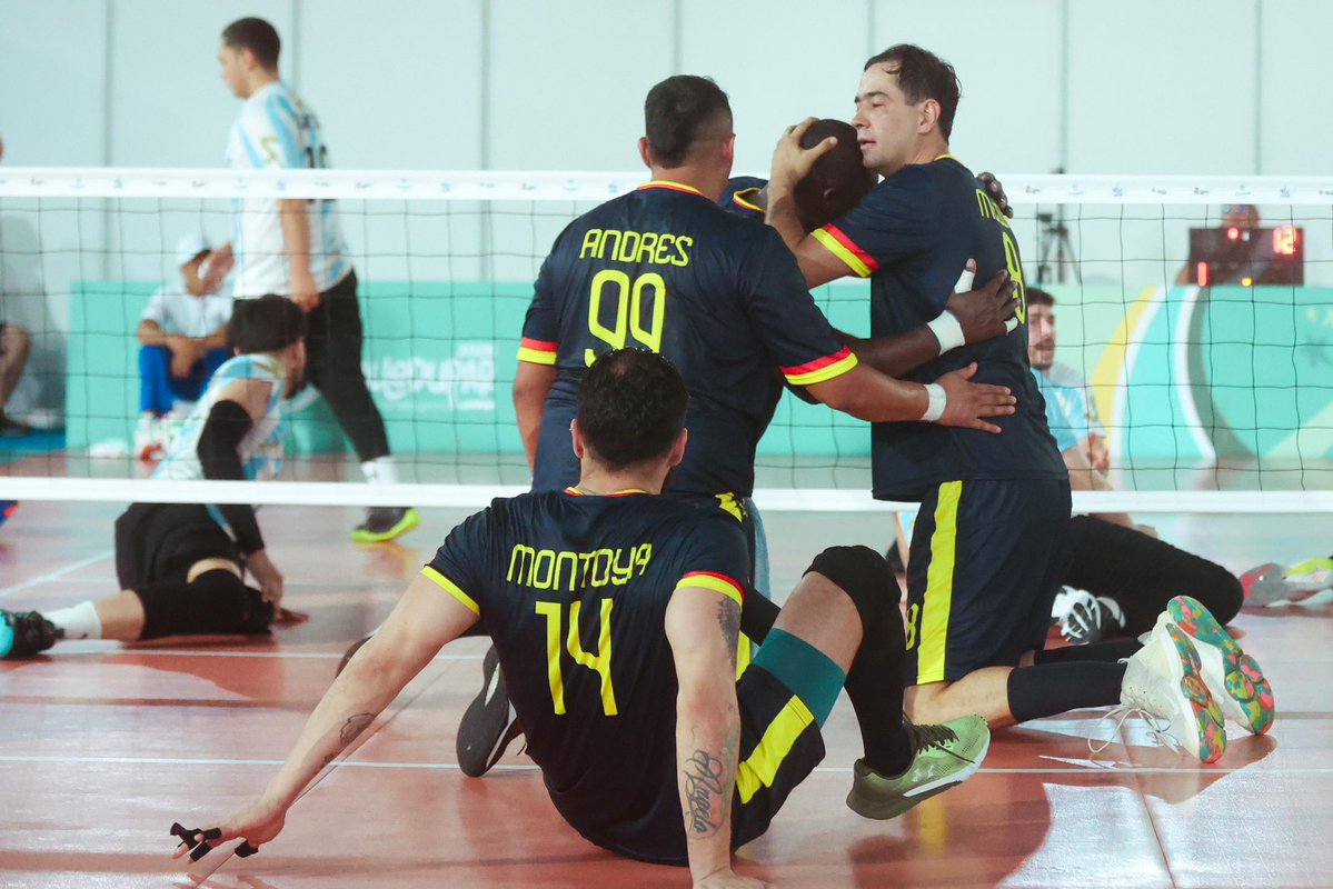 MinDeporteCol's tweet photo. 🏐🪗 ¿Colombia vs. Argentina? Sí, el partido esperado ya se dio en el voleibol sentado de los @Parasura2026.

🇨🇴 El lunes fue triunfo tricolor 3-1 y este martes se vuelven a enfrentar en semifinal. ¡Ya es un clásico y hay que disfrutarlo!

#LaLeyendaNoSeDetiene https://t.co/kZXS3Gs92B