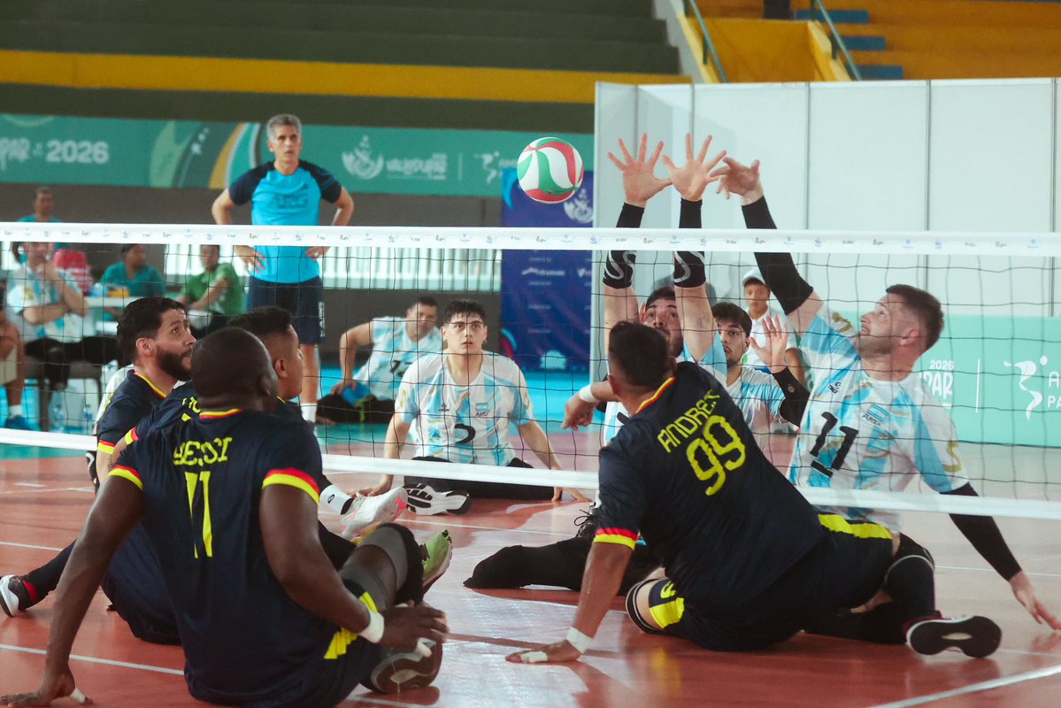 MinDeporteCol's tweet photo. 🏐🪗 ¿Colombia vs. Argentina? Sí, el partido esperado ya se dio en el voleibol sentado de los @Parasura2026.

🇨🇴 El lunes fue triunfo tricolor 3-1 y este martes se vuelven a enfrentar en semifinal. ¡Ya es un clásico y hay que disfrutarlo!

#LaLeyendaNoSeDetiene https://t.co/kZXS3Gs92B