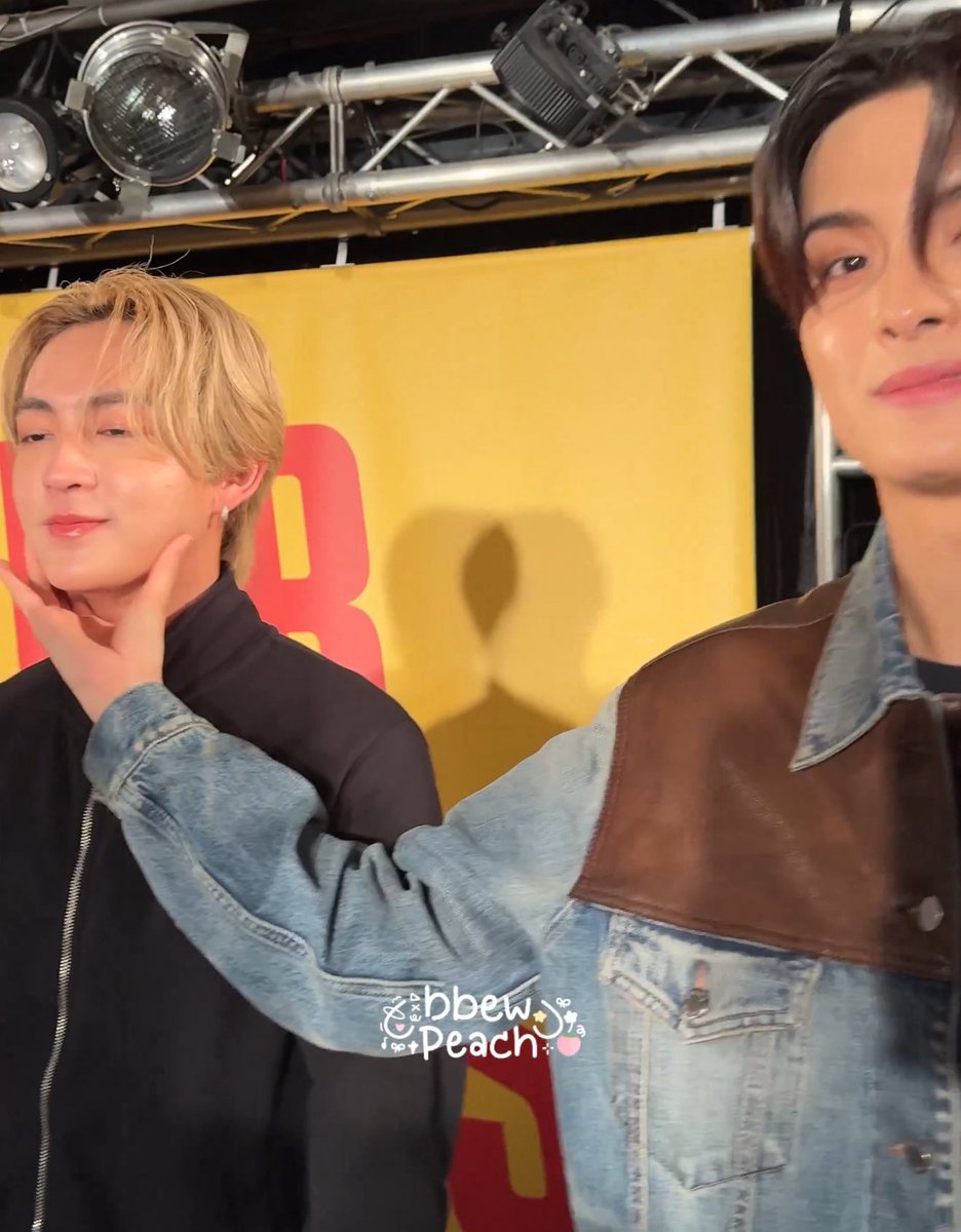 hellohellobus__'s tweet photo. อยากเติมจิ้นอ่ะ แก้มนี่ของพี่คนเดียว https://t.co/7iNXr8baCh