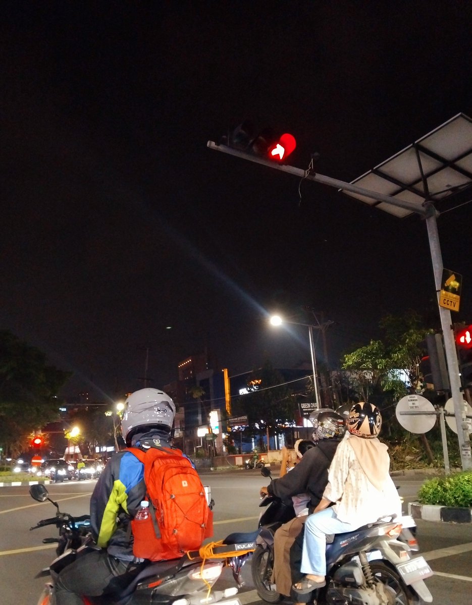 Seumbagi's tweet photo. Makan angin smpe kembung https://t.co/FBcCDvHvcr