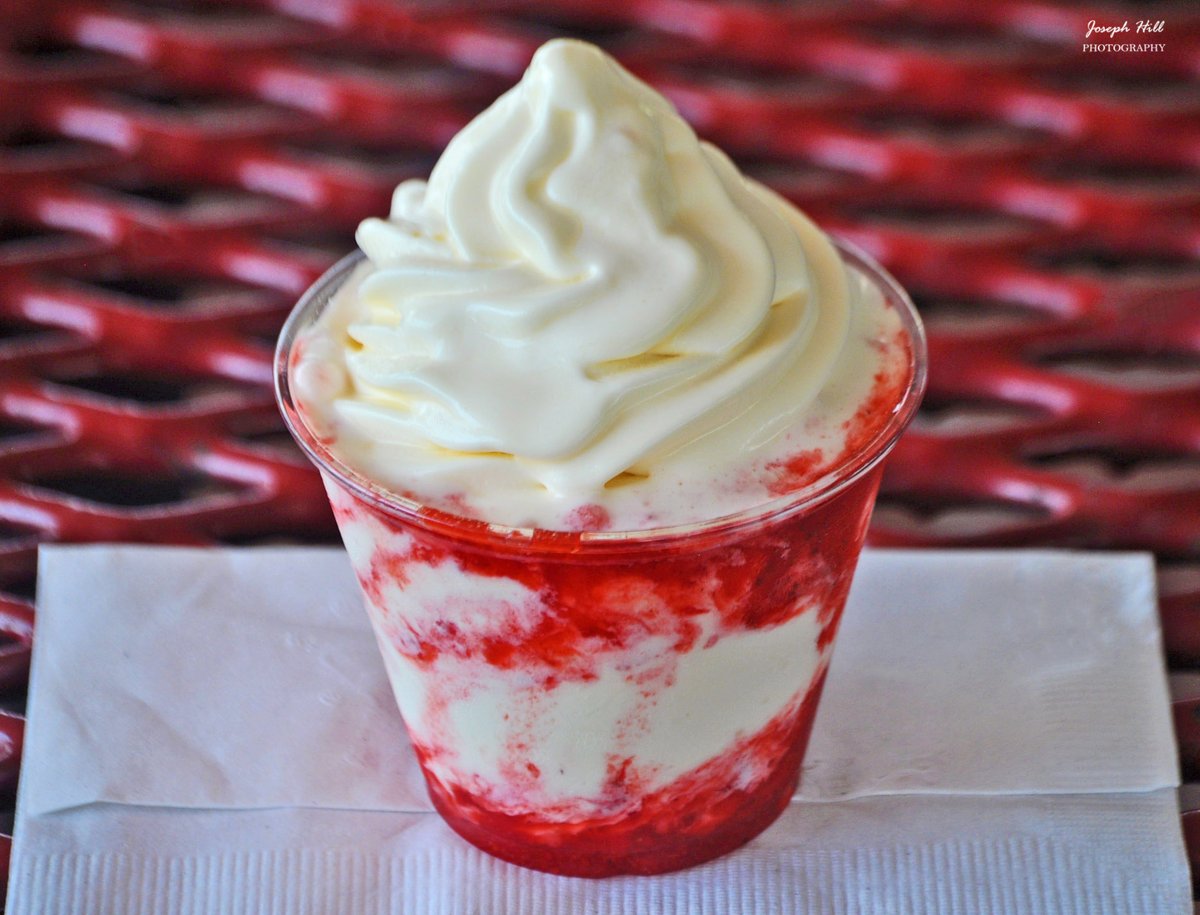 JosephHill3794's tweet photo. "Happy #NationalStrawberrySundaeDay!"๐๐จ
Sonic Strawberry Sundae๐๐จ
Photo By: Joseph Hill๐๐ธ๐๐จ
#SonicDriveIn
#StrawberrySundae๐๐จ
#sweet #delicious #yummy https://t.co/pLhqvEjsNb