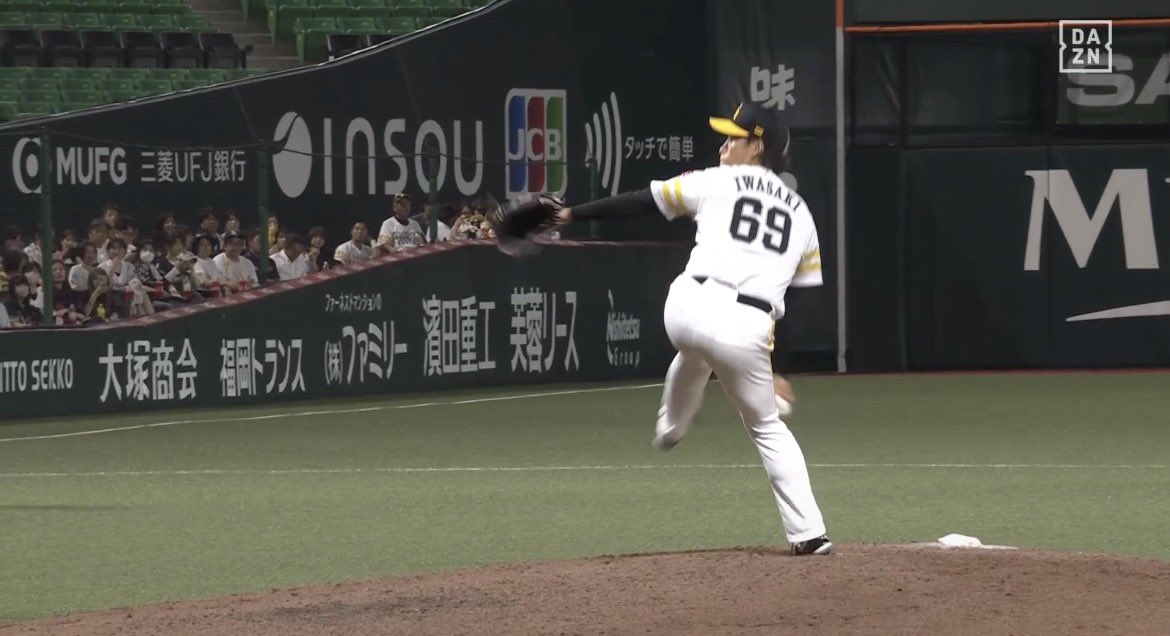 Baseball_PTAT's tweet photo. フットアップのあとの、ストライドに動き出す直前の"ウッ"という間…
胸郭を丸めて反ってが大きい！

ただ、このストライドで早めに左肩甲骨が開いちゃうタイプって紙一重な感じがする…(3枚目)

左股関節の外転伸展(殿筋)と右お腹(骨盤挙上)が伸び代？見てみないとわからないか。 https://t.co/KBJYV3t0o6