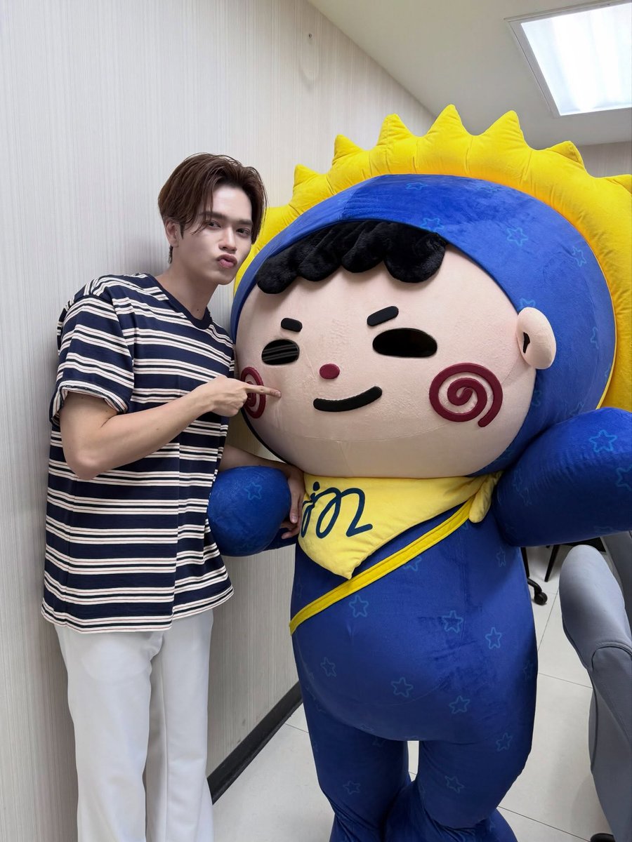 afterjju's tweet photo. from ig ㅡ jummo_gmmtv 

GARNIER PUMP MARKJUMMO

#GarnierMicellarPumpxMarkJummo
#markjrtn #JUMMO https://t.co/tUEd61iCmG