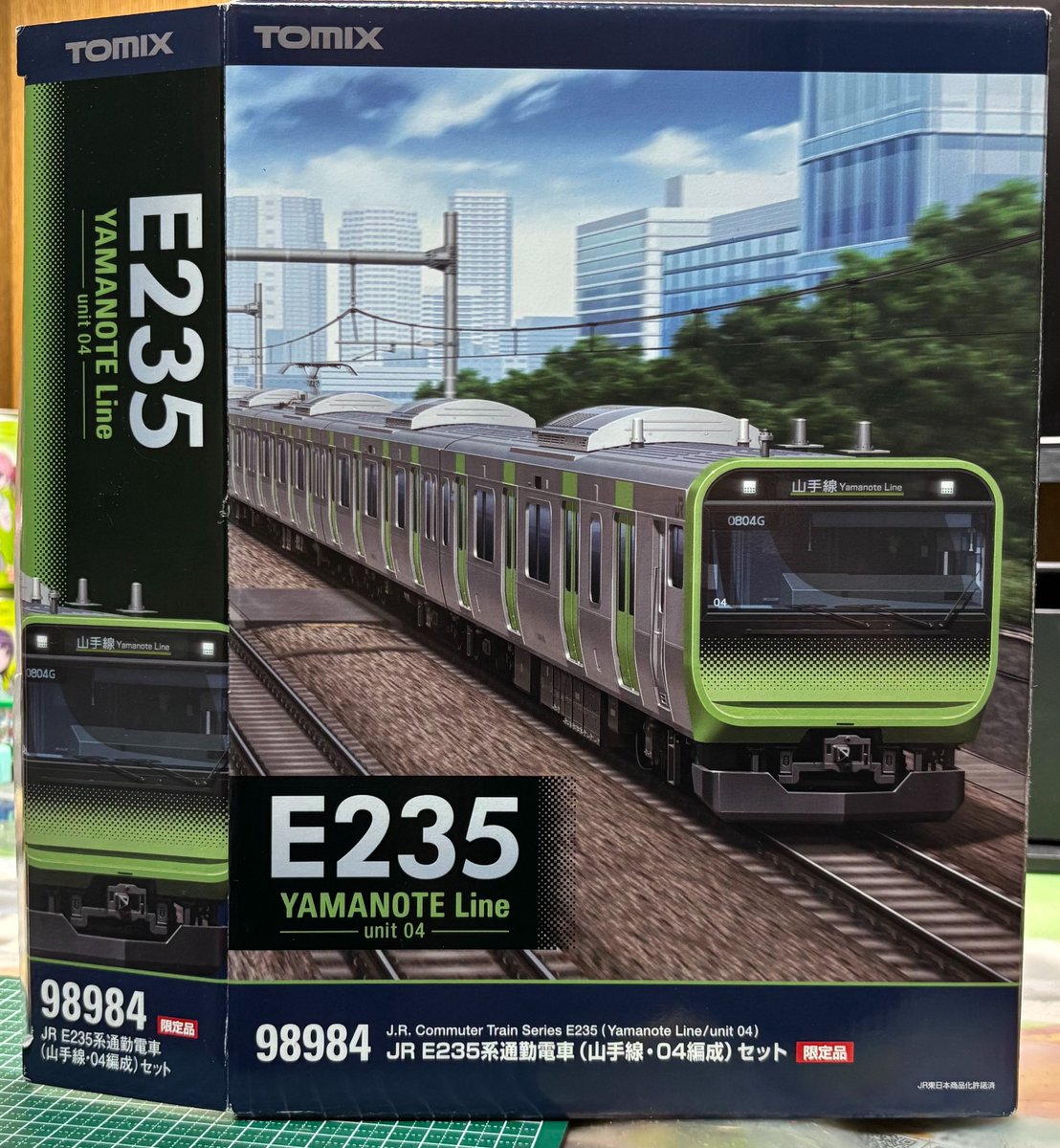 前々から気になっていたTOMIXの山手線E235系 限定品を導入！ 2編成しか