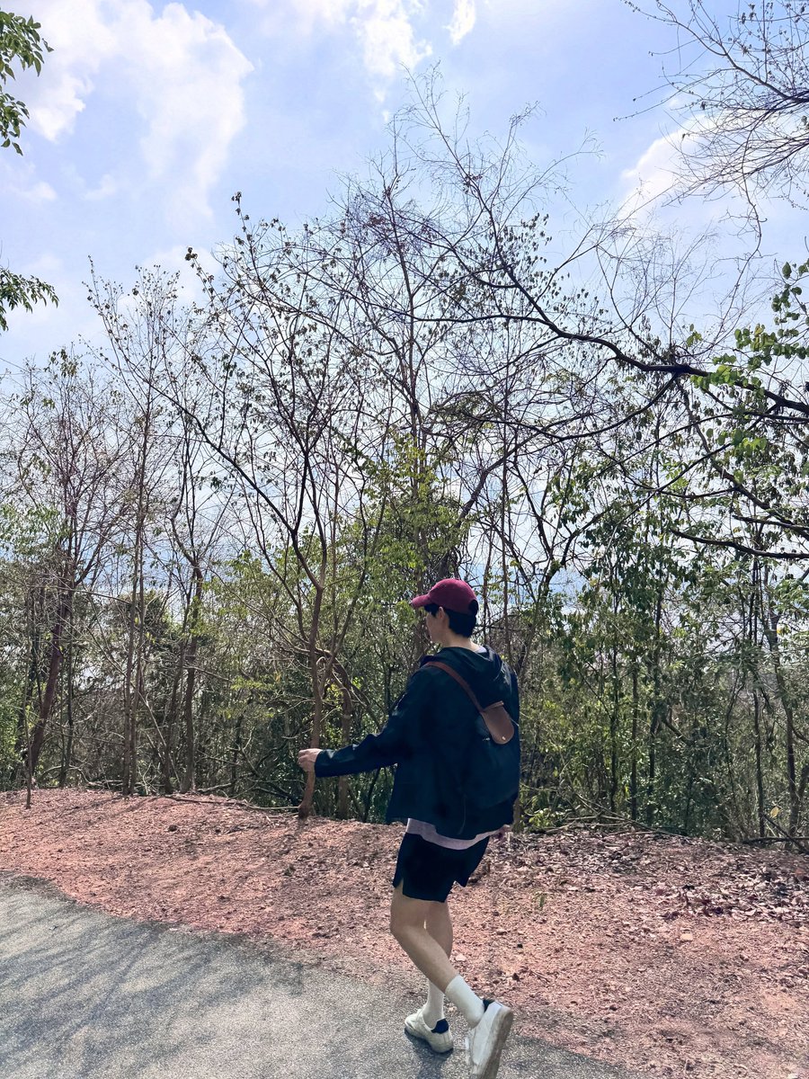 tuck_korn's tweet photo. My kind of therapy 🍃⛰️

กิจกรรมที่ดีเยี่ยม เห็นแล้วอยากกลับไปเดินป่าเหมือนแต่ก่อนเลย

@mytonsrn #mytonsrn
#ต้นรักของศรัณญ์ https://t.co/gW2pJQKO9U