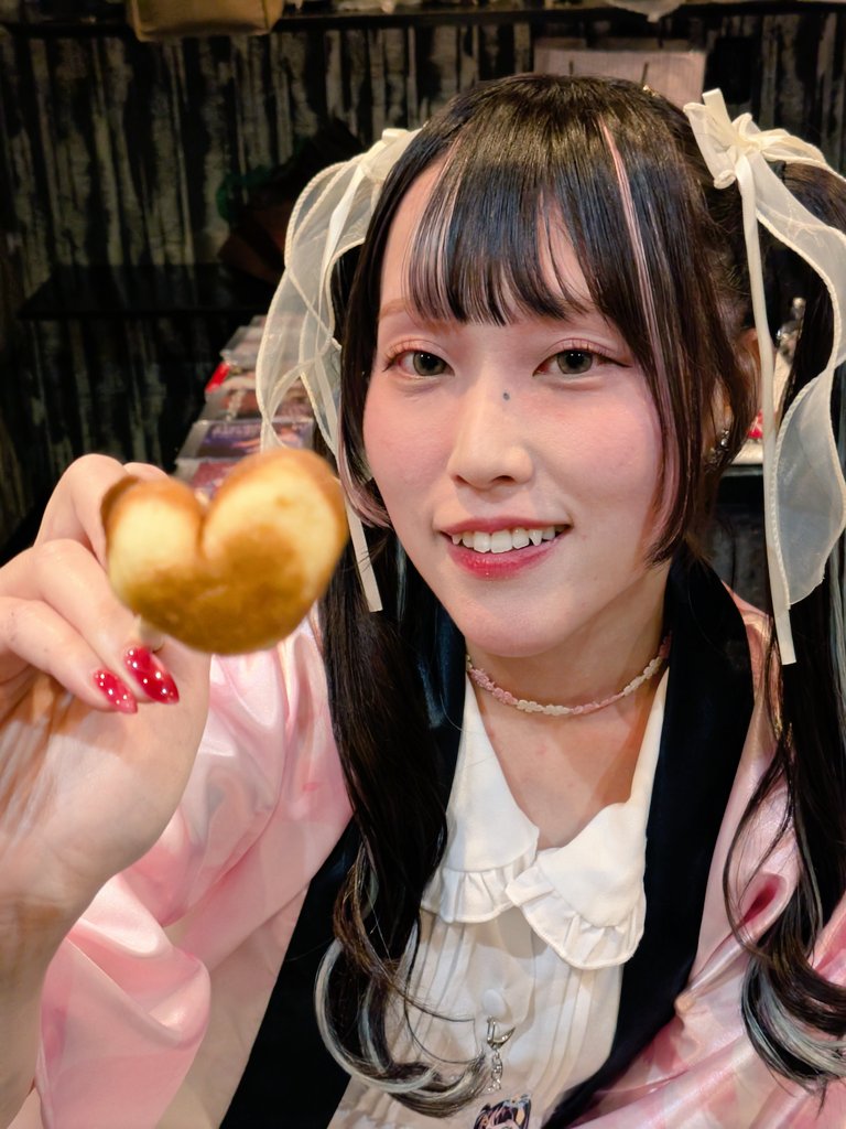 nabe3oi4's tweet photo. アマノガワプリンセス2周年記念ワンマンライブお疲れ様でした🙂‍↕️みんなで盛り上がって楽しかった〜
月1の定期公演だけでも24回あり、あっという間の2年間という月日に改めてビックリ🤗
これまでの1分観劇も一挙に観れるのでアーカイブ購入は必須ですね♫
#アマプリ https://t.co/P1xcKS9o7F