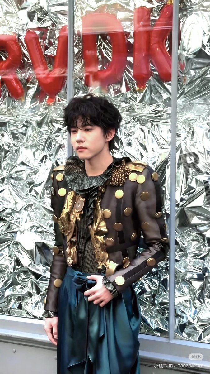 LLNg798's tweet photo. You have an effortless sense of style that makes you look attractive in every single outfit.

#LiuXuanChengPFW
#LiuXuanChengHCW27
#LiuXuanChengxRonaldVanDerKemp https://t.co/PuwFxFsSET