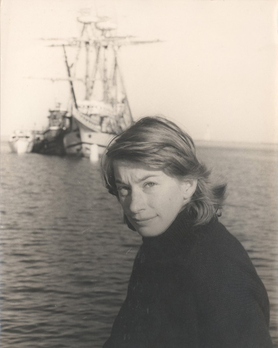 mkefilm's tweet photo. Pulitzer Prize-winning poet Mary Oliver, a quiet queer icon, captivated readers everywhere with her accessible celebration of nature, dogs, and life itself.

Join us for Mary Oliver: Saved by the Beauty of the World starting 7/25: https://t.co/YxnJiAI6GZ

#maryoliver #queerpoet https://t.co/S9KiXiXSKO