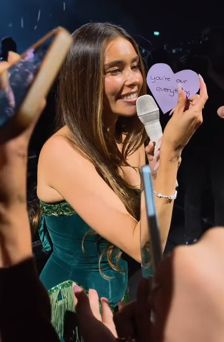 laylaspinnin's tweet photo. never seen this photo before i’m gonna cry https://t.co/IfC1Fg85M0