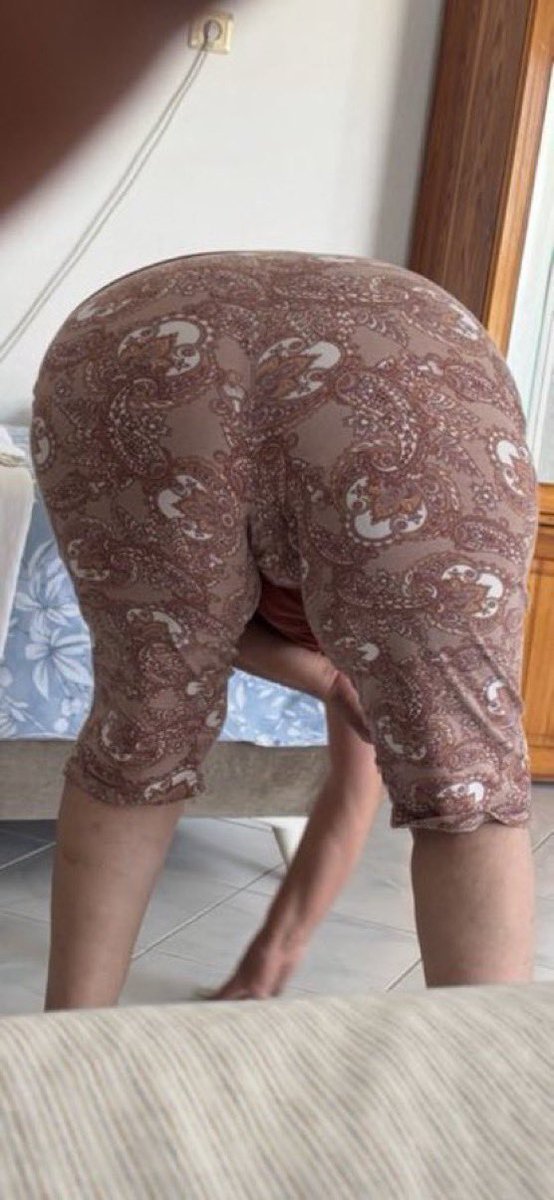 Finngn's tweet photo. Eğilirken annemi çektim 

#ensest #gavat #cuckold https://t.co/CGuvzyEoSp
