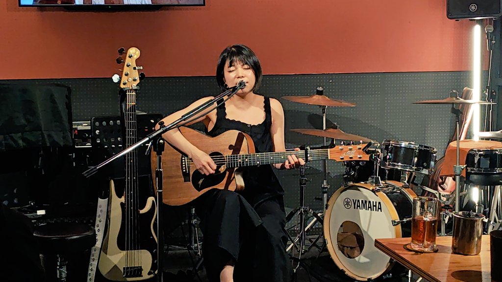shaft_09's tweet photo. 本日は関内で田森生理と加賀屋みきさんの出演するライブへ

サポートが付いた田森さんの“HEAR ME ROAR”がマジかっこいい！最後のラップも進化中🎤

加賀屋さんは七夕にピッタリな恋愛ソング“月と流れ星”が素敵！サポート付きの“駅前”も👍
“太陽の子”で田森さんとコラボも🤩次は7/25ワンマン！楽しんで https://t.co/ciJmeZ3HFZ