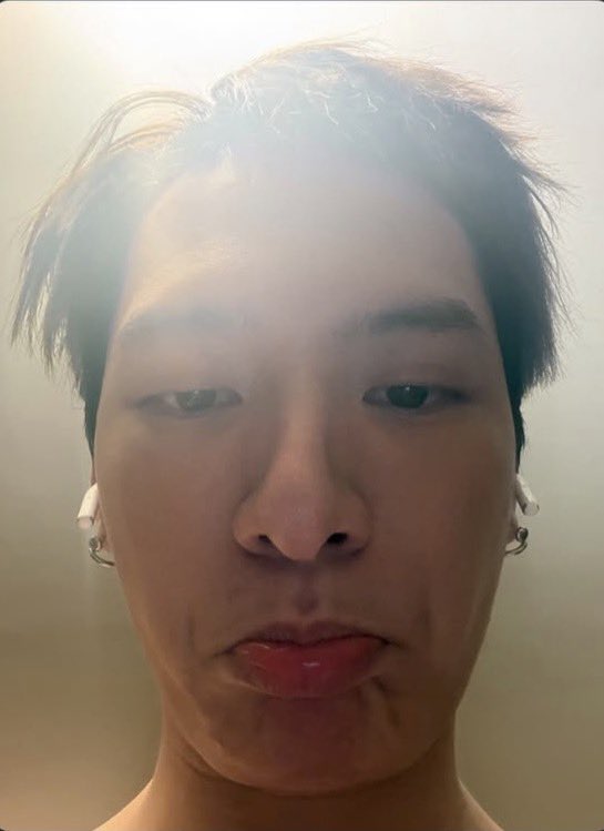 jrwptm's tweet photo. เห็นหน้าแล้ว 🤏

#KristPerawat https://t.co/CYNAlg6Kf1