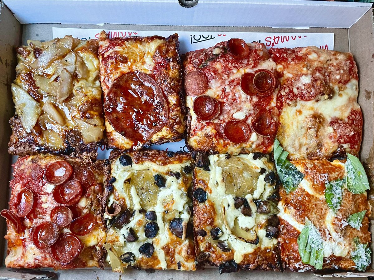 theTSupdates's tweet photo. ‼️| Taylor Swift and Travis Kelce ordered their wedding guests who stayed late, 100 pizzas from ‘MAMA’S TOO!’ in NYC.

— The order is from the restaurant named TIME OUT’s ‘Best In The World’. https://t.co/rQ5ueAUUH7