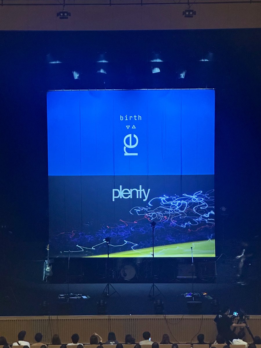 TalkingRock_jp's tweet photo. 本日は  #plenty の9年ぶりのワンマンライブ『plenty re:birth』へ！🎋✧︎*。

今年3月に再始動を発表してから初のステージ！
この日を待ちわびていた観客の凄まじい熱気と想いに応える、素晴らしいパフォーマンスに心が震えました……！

おかえり、plenty！(中屋)

#TalkingRock! https://t.co/U8xWkIMej4