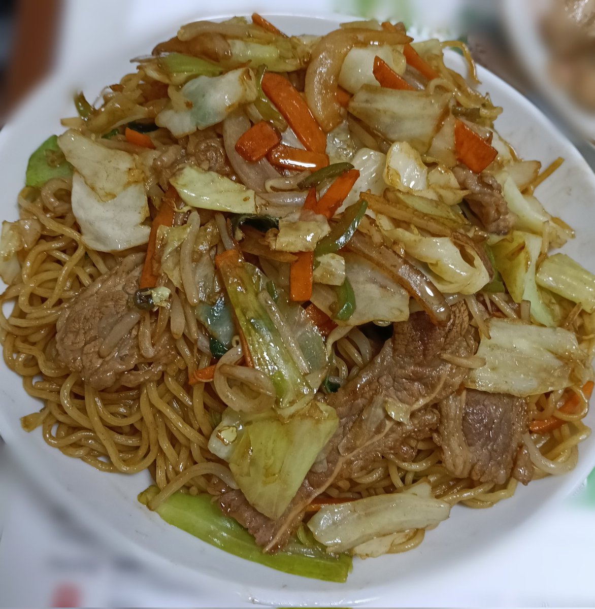 hiroponsake's tweet photo. 焼きそば作りました！
麺は定番のマルちゃん焼きそば
贅沢に牛バラ肉使いました🐮🥩
美味しかったです🤤
#焼きそば
#男の料理
#おうちごはん https://t.co/SMMPhRktl7
