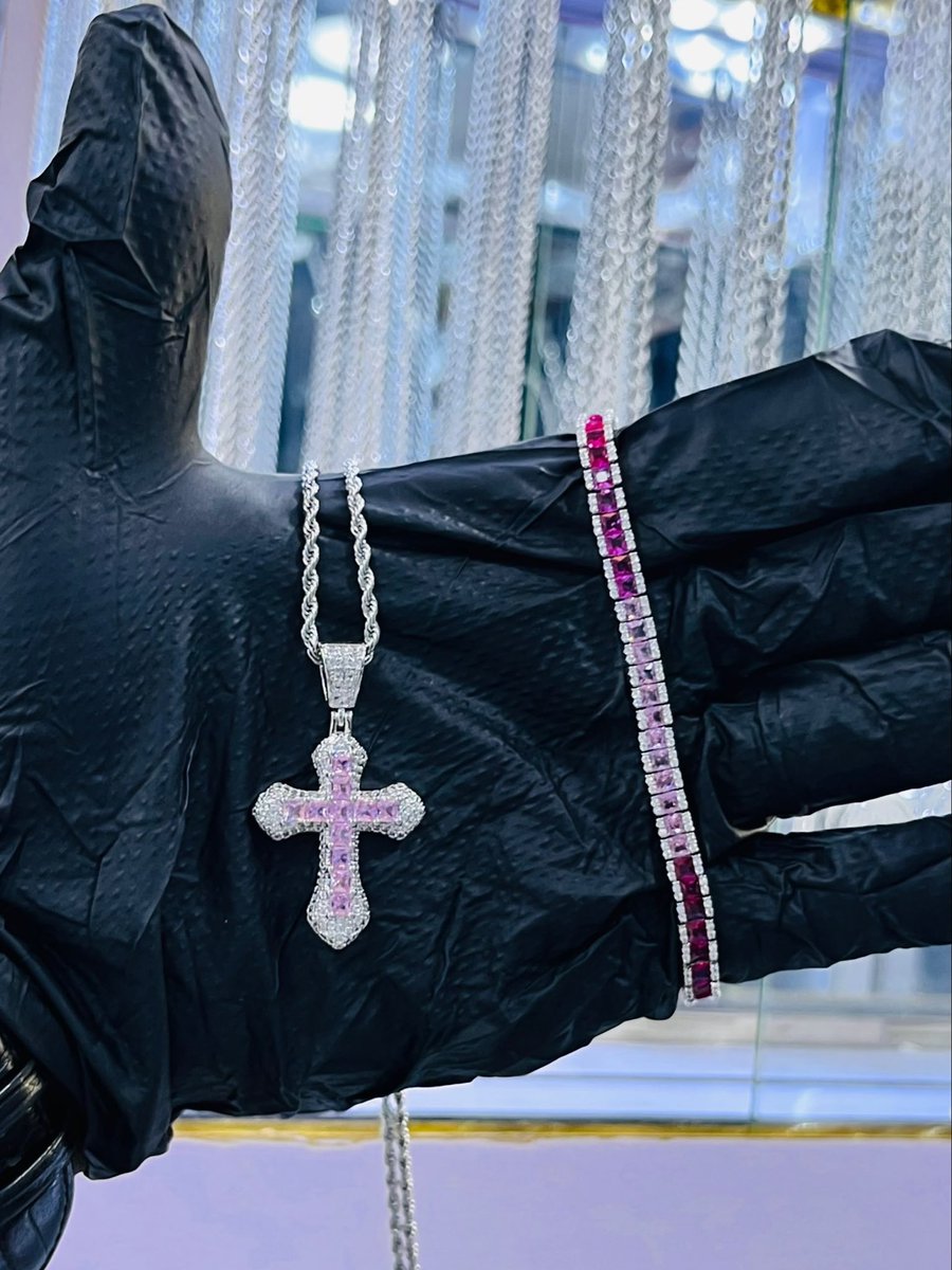 XLMHUByb's tweet photo. Zirconia necklace pendant and 💚🩷

Send us a DM 💌
Nationwide delivery 🚚 📦 https://t.co/qsOBVDkSDa