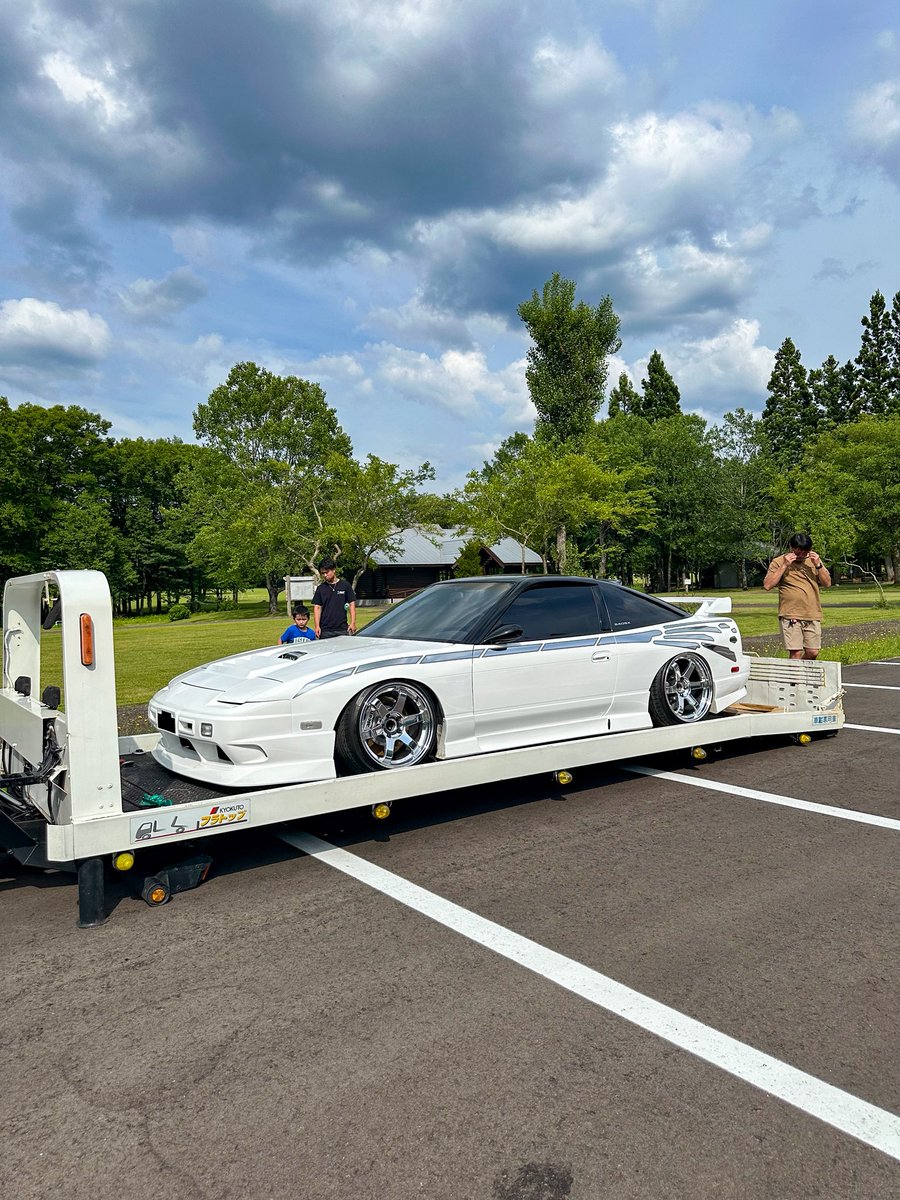 YumaSUPERKAWAII's tweet photo. 信頼できる後輩のおかげで240sxを持っていくことができました!
やまとありがとう!
手伝ってくれたみんなもありがとう!
#GVAF
#goodvibesautofest https://t.co/pJvKVhfQLn