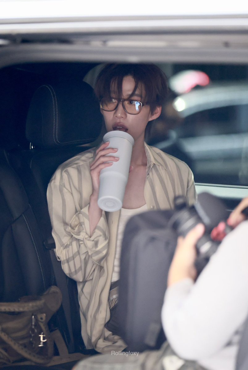 Rollingfoxy's tweet photo. South European Style✨

#PPKRITEnRouteParis
#BalenciagaxPPKrit
#PPKritt https://t.co/Fr11rGIuc0