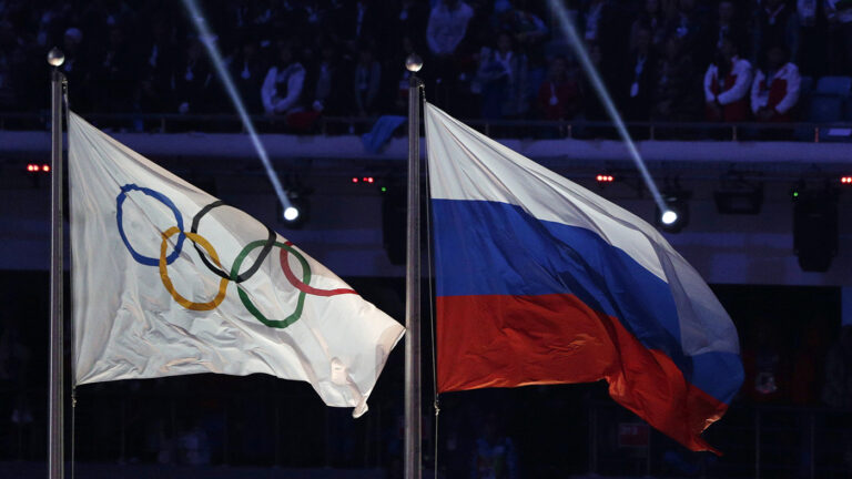 nexta_polska's tweet photo. 🤯 Jak to w ogóle możliwe?! MKOl zalecił zniesienie ograniczeń wobec rosyjskich sportowców

Międzynarodowy Komitet Olimpijski zniósł również zakaz organizowania międzynarodowych zawodów sportowych w Rosji oraz tymczasowo przywrócił działalność Rosyjskiego Komitetu Olimpijskiego.