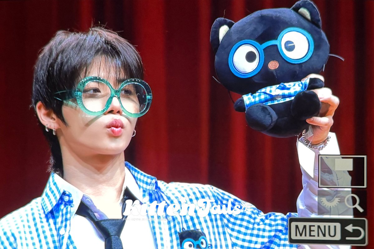 mycatdongmin's tweet photo. 😭😭😭😭😭😭😭 HE’S SO STUPID 😭💖😭💖😭💖😭💖😭💖😭💖😭💖 https://t.co/a5rmcxY3On