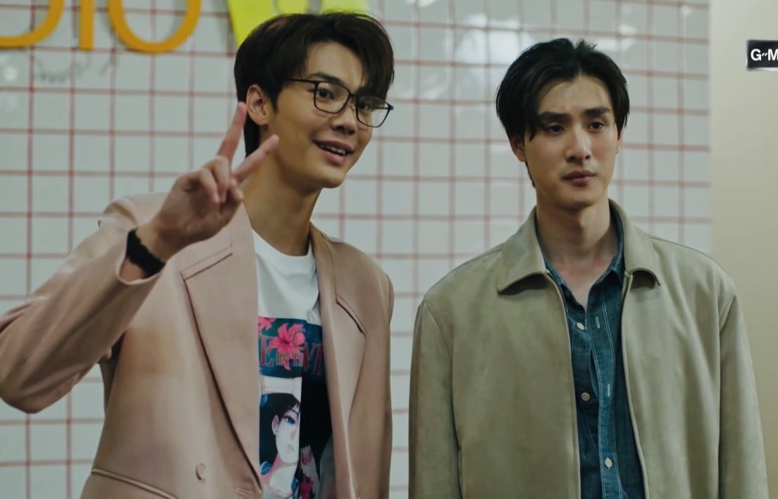 PPDew30's tweet photo. รูปคู่ชูสองนิ้วน่ารัก 

#MrKillSeriesEP1
#dewtee https://t.co/TJSXc2ATPi