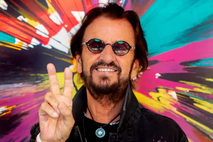 victorfyt's tweet photo. Feliz cumpleaños 86, Sir Ringo Starr. Peace and Love. https://t.co/sBdzUGr6I4