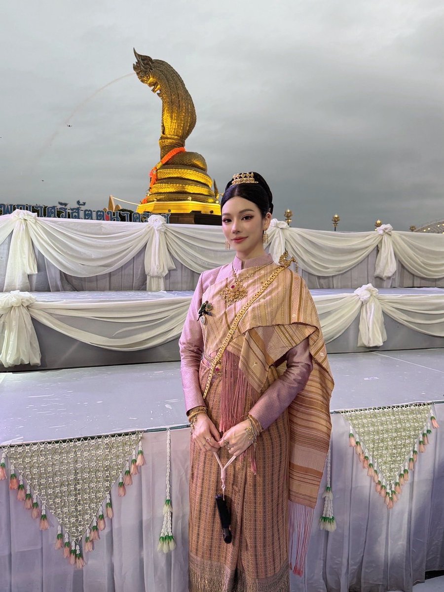 tick_ker1's tweet photo. เป็นแก้วเป็นแสงมากค่ะลูกสาว 

#งานบวงสรวงพญาศรีสัตตนาคราช
#นครพนม
#ไผ่หลิวกมลวลัย #PAILIU https://t.co/tO3rFSDfrR