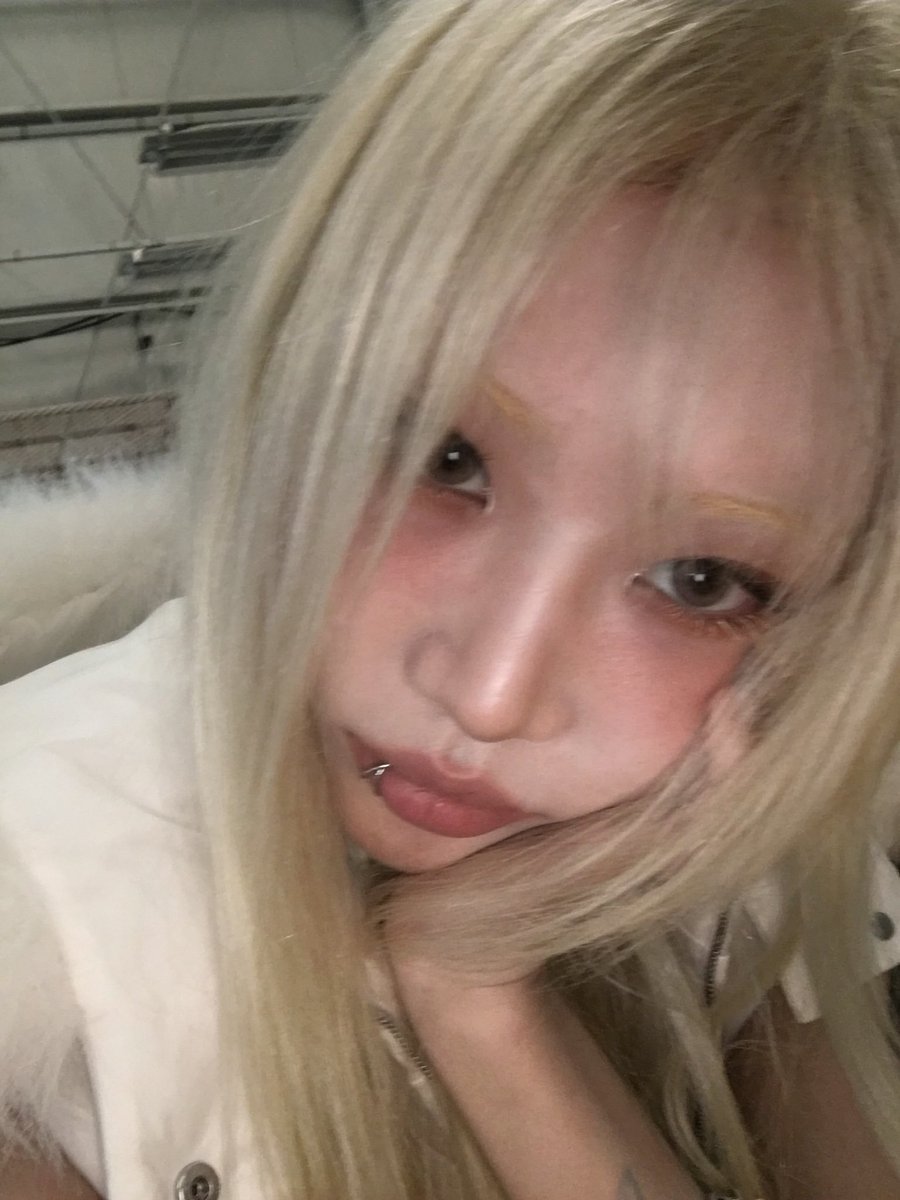 KimLipBR's tweet photo. Kim Lip via Instagram
"<Hyper-Ego>"

🎵 girlsweetvoiced • a million faces

#김립 #KimLip https://t.co/bCQf1rLUzr