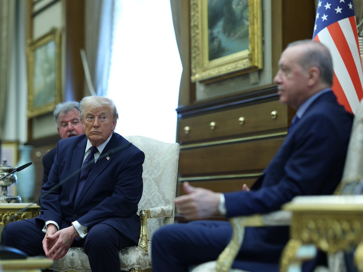 tcbestepe's tweet photo. Cumhurbaşkanımız Sayın Recep Tayyip Erdoğan, ABD Başkanı Donald Trump ile bir araya geldi https://t.co/1OIipiKZax https://t.co/YOPQSOJC8k
